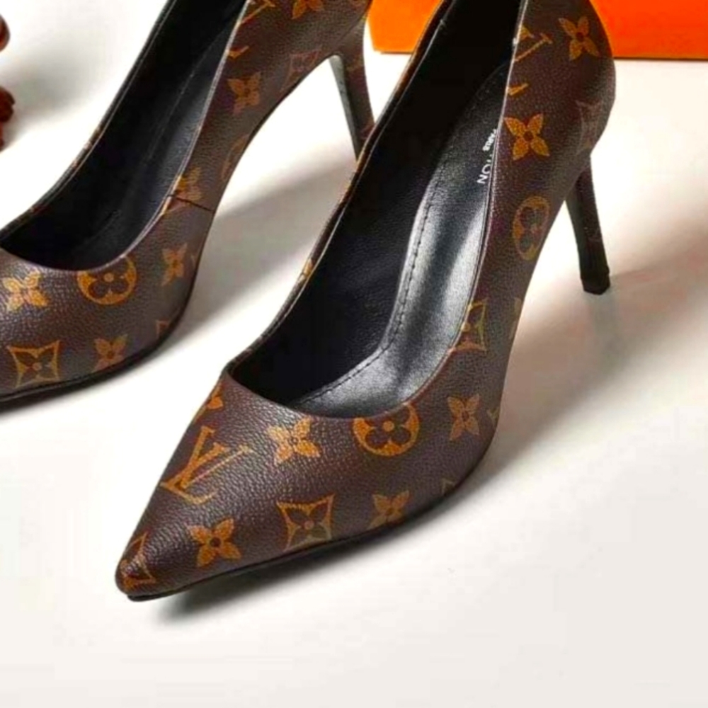 Iam.selling my louis vuittion high heels shoes  these shoes are a head turner